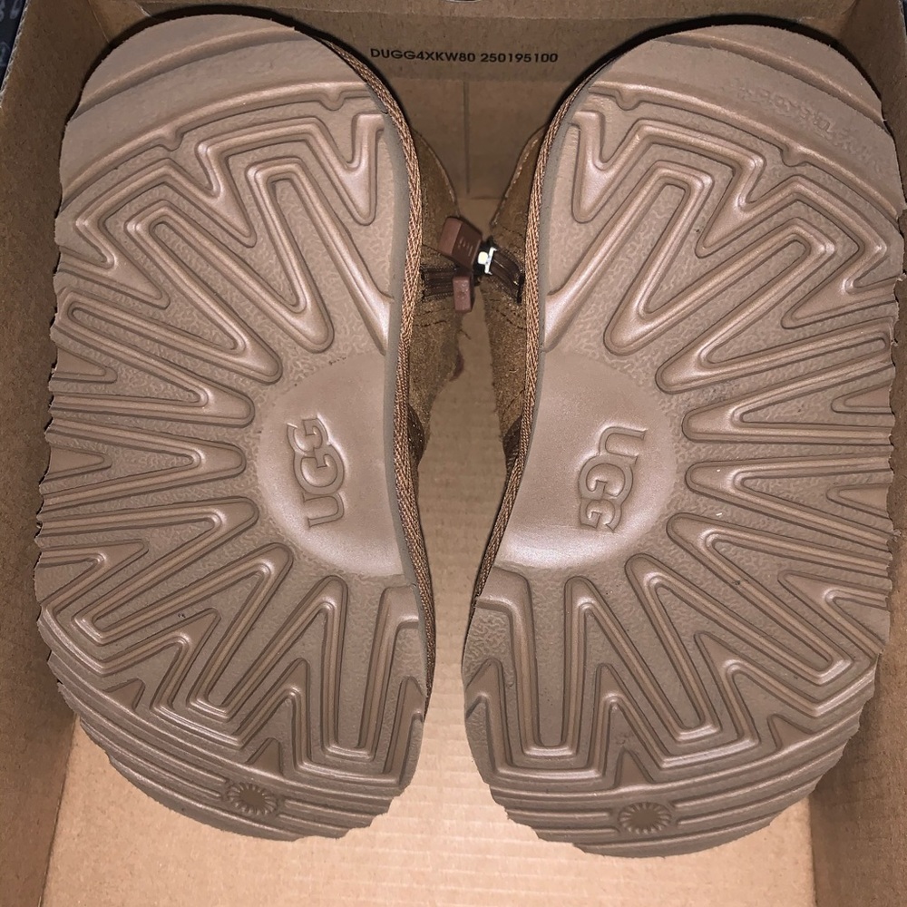 Toddler Uggs size 8c (chestnut) - Picture 7 of 7